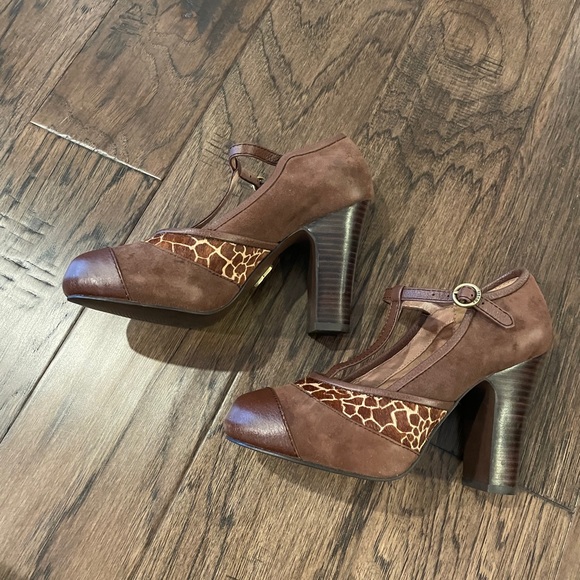 Fossil Giraffe Brown Heels - Picture 10 of 10